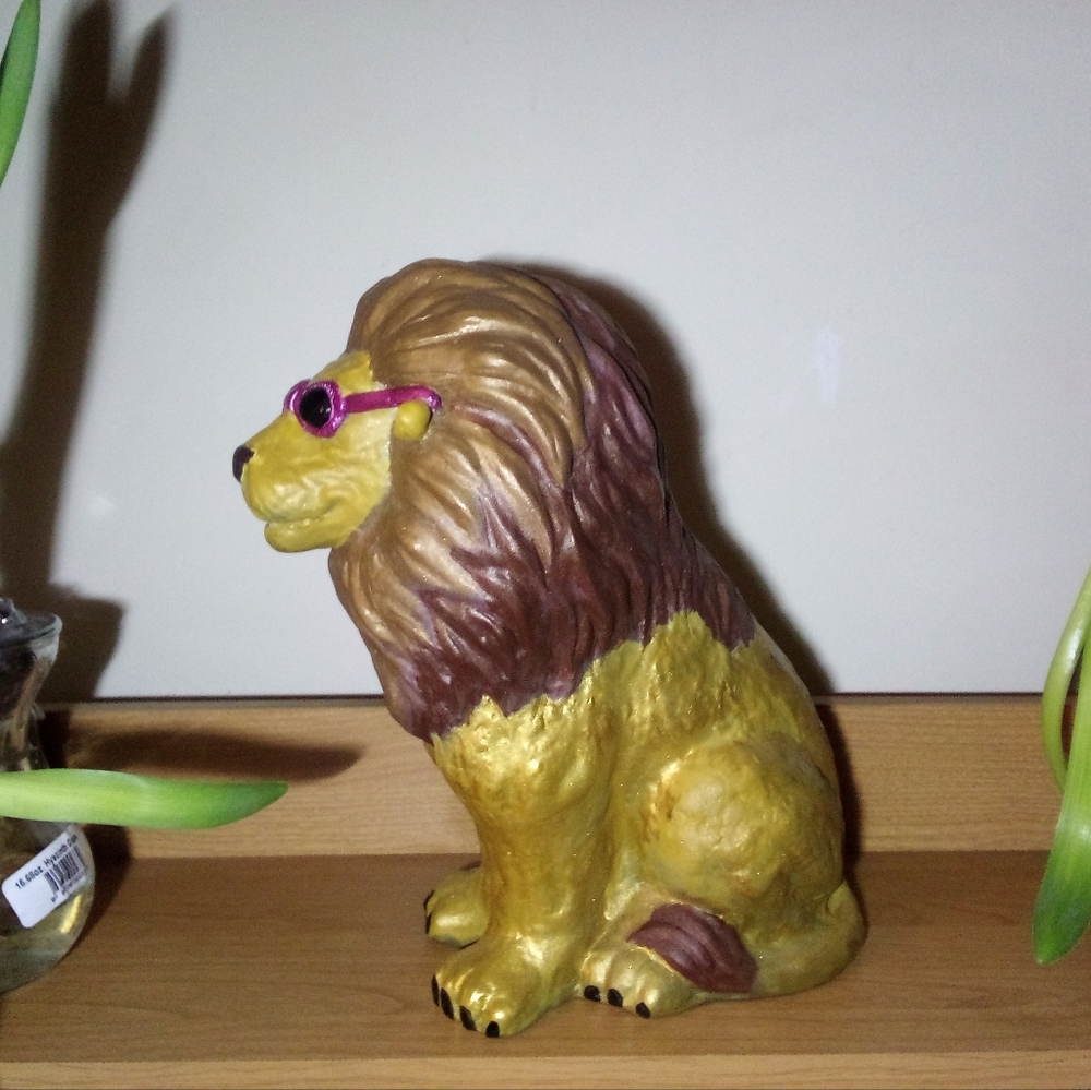 Lion Statue - Picture 3 of 6